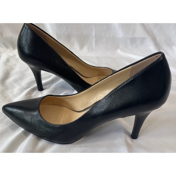 Kelly & Katie Misha Pump - Picture 6 of 6